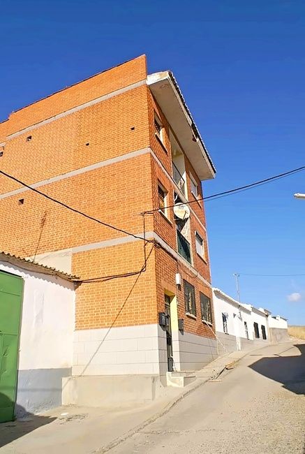 Vista exterior de Pis en venda en La Puebla de Montalbán