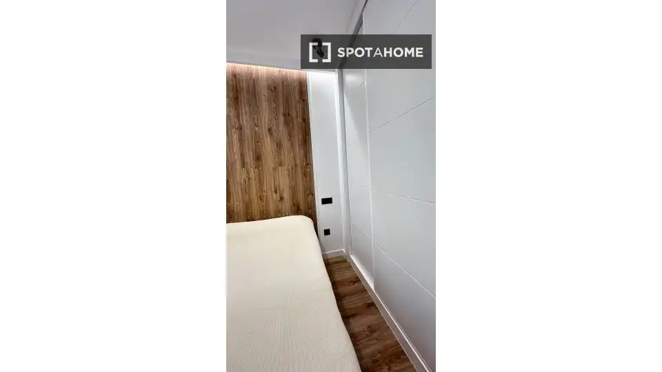 Bedroom of Flat for rent in Madrid  with Air Conditioner, Heating and Furnished