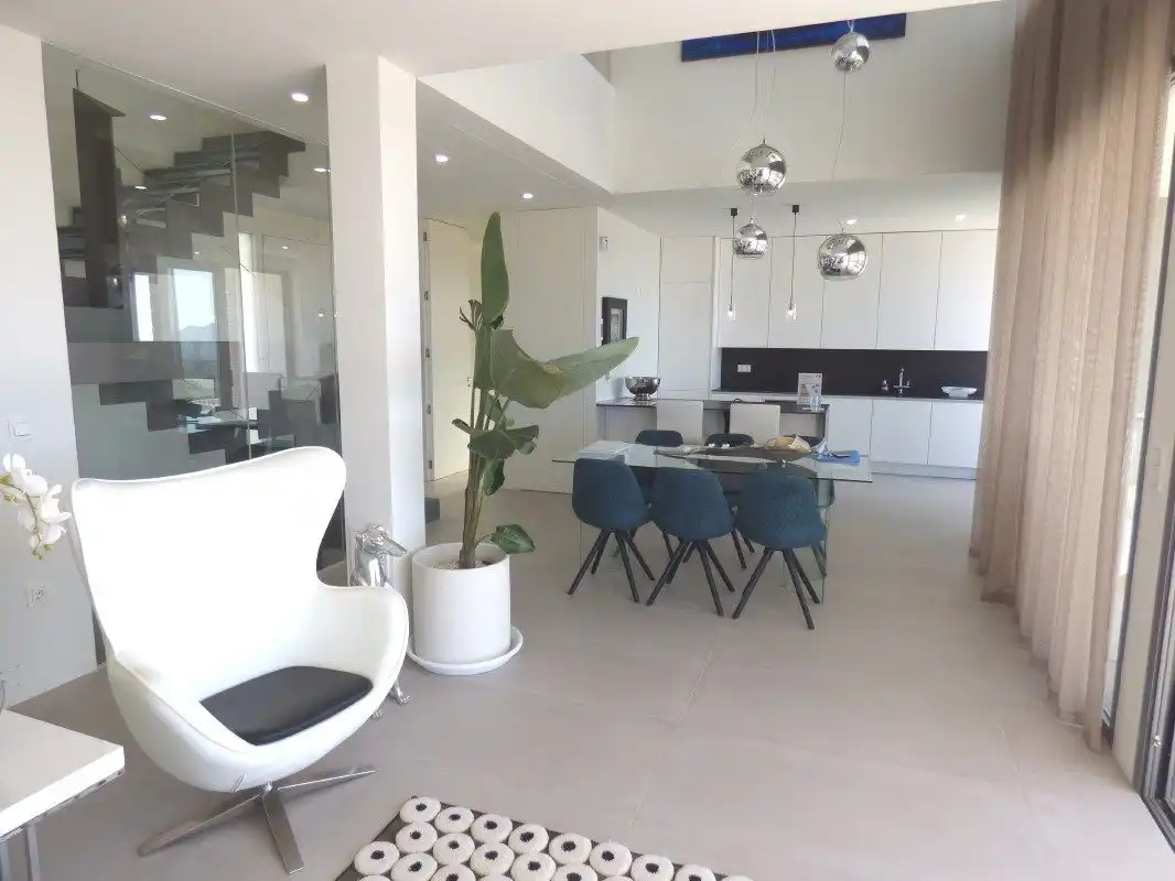 Villa con piscina in vendita a Golf Bahía, imagen 2