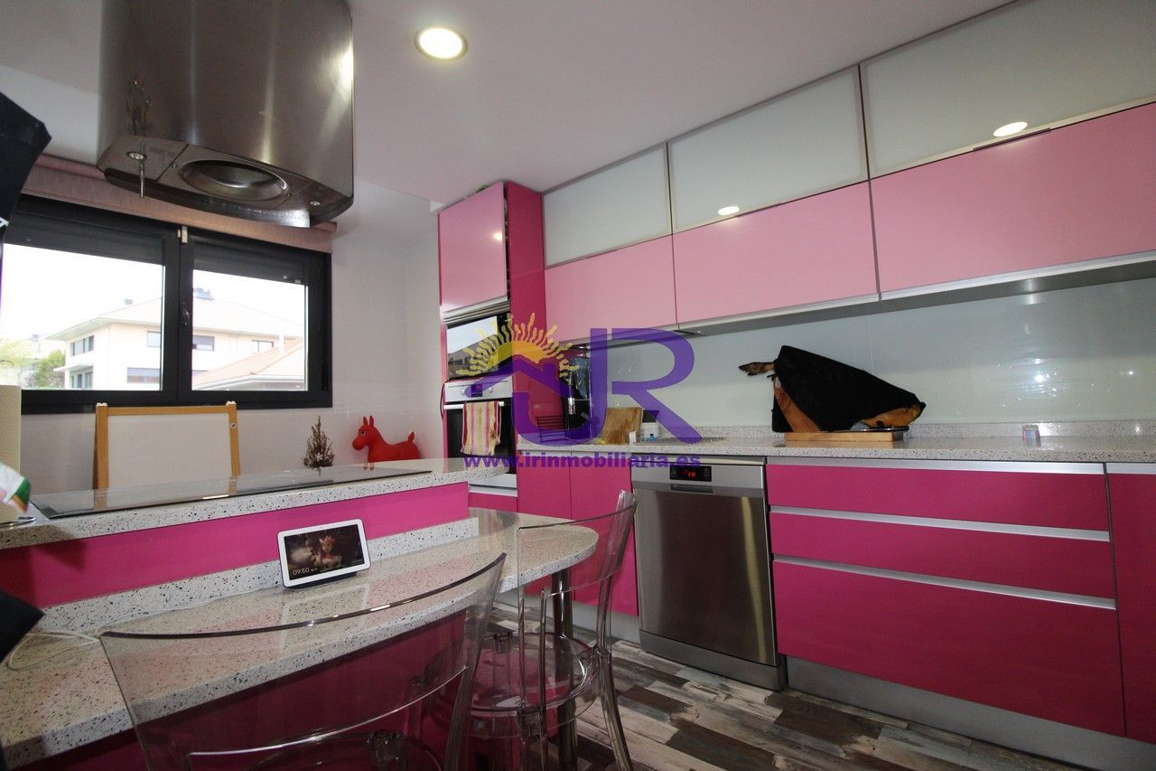 Cocina de Casa adosada de alquiler en Paracuellos de Jarama con Aire acondicionado, Calefacción y Jardín privado