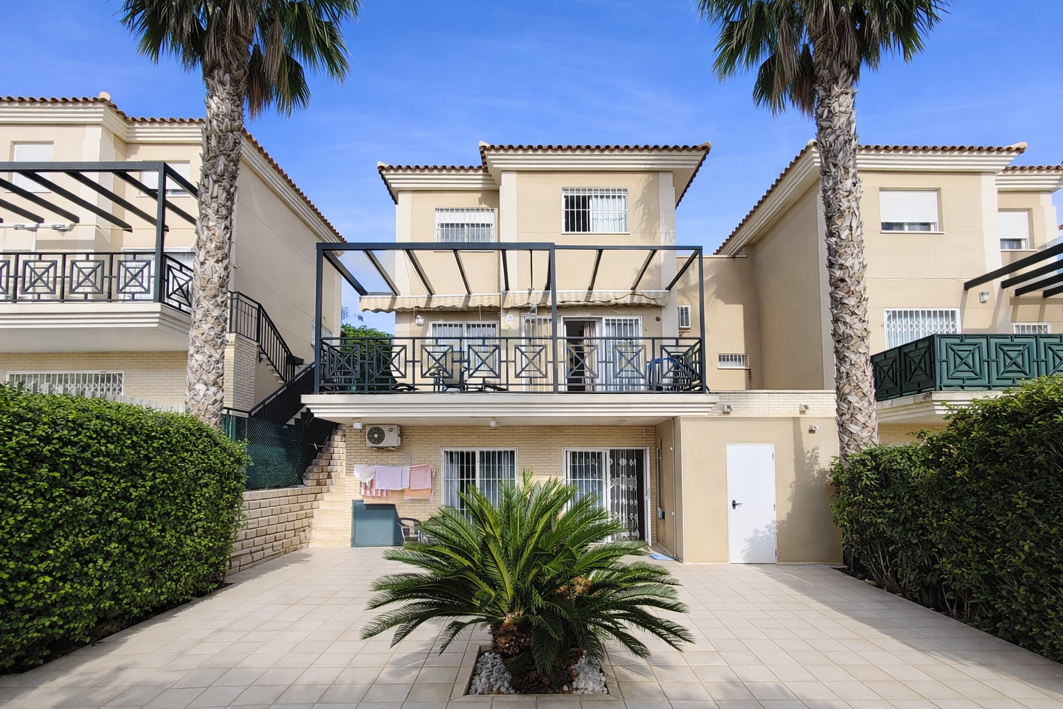 Vista exterior de Casa adosada en venta en La Nucia con Aire acondicionado, Trastero y Horno