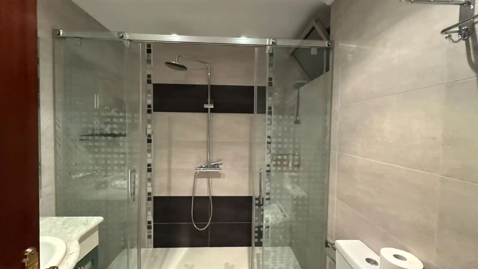 Bany de Pis en venda en Bilbao  amb Calefacció i Terrassa