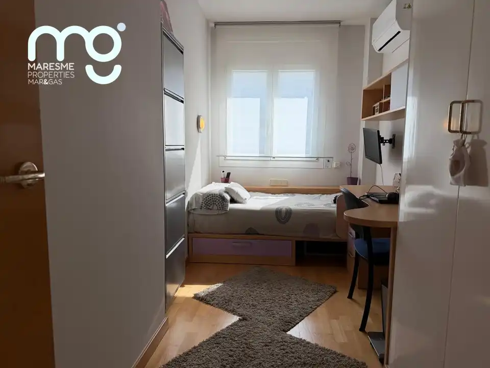 Habitación de Casa adosada en venta en Premià de Mar con Aire acondicionado, Calefacción y Jardín privado