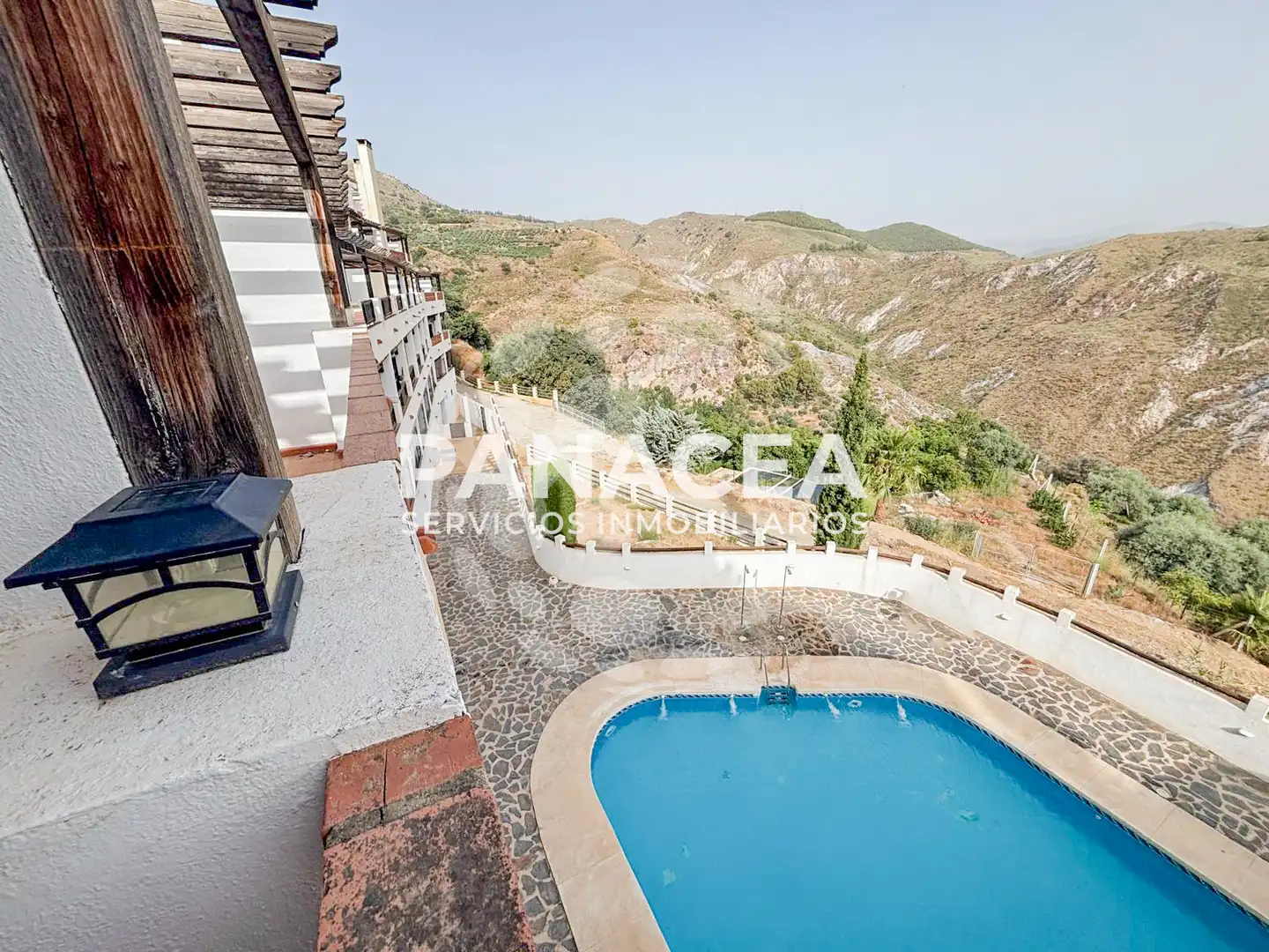 Vista exterior de Piso en venta en Carataunas con Terraza, Amueblado y Horno