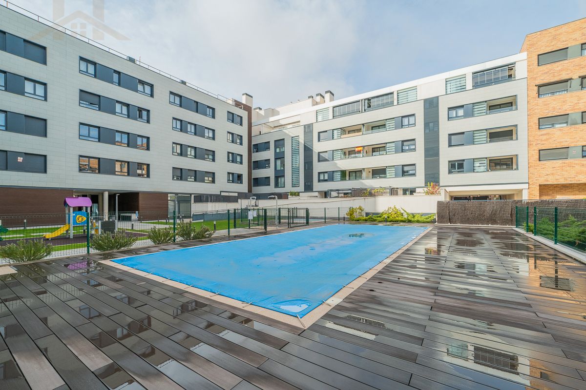 Piscina de Pis en venda en Alcobendas amb Aire condicionat, Calefacció i Jardí privat