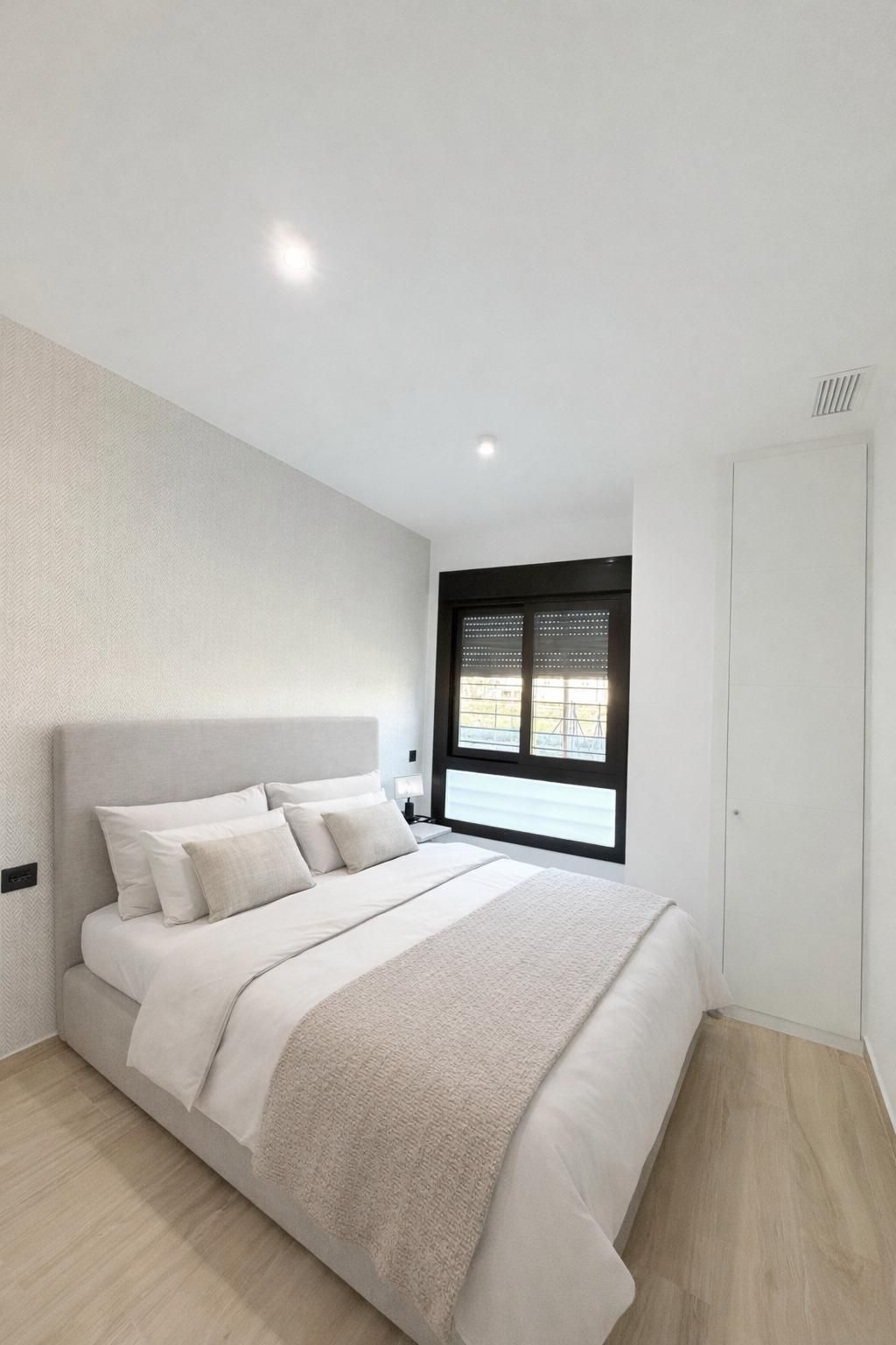 Dormitori de Apartament en venda en  Murcia Capital amb Aire condicionat i Moblat