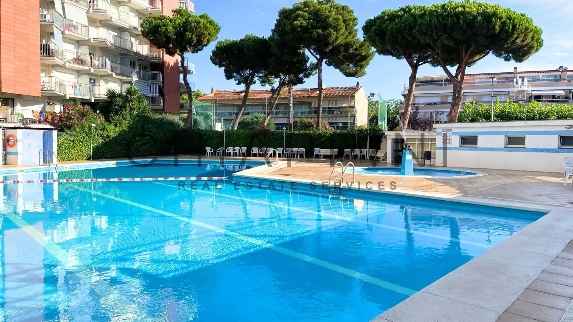 Piscina de Apartamento en venta en Castell d'Aro, Platja d'Aro i s'Agaró con Aire acondicionado, Calefacción y Terraza