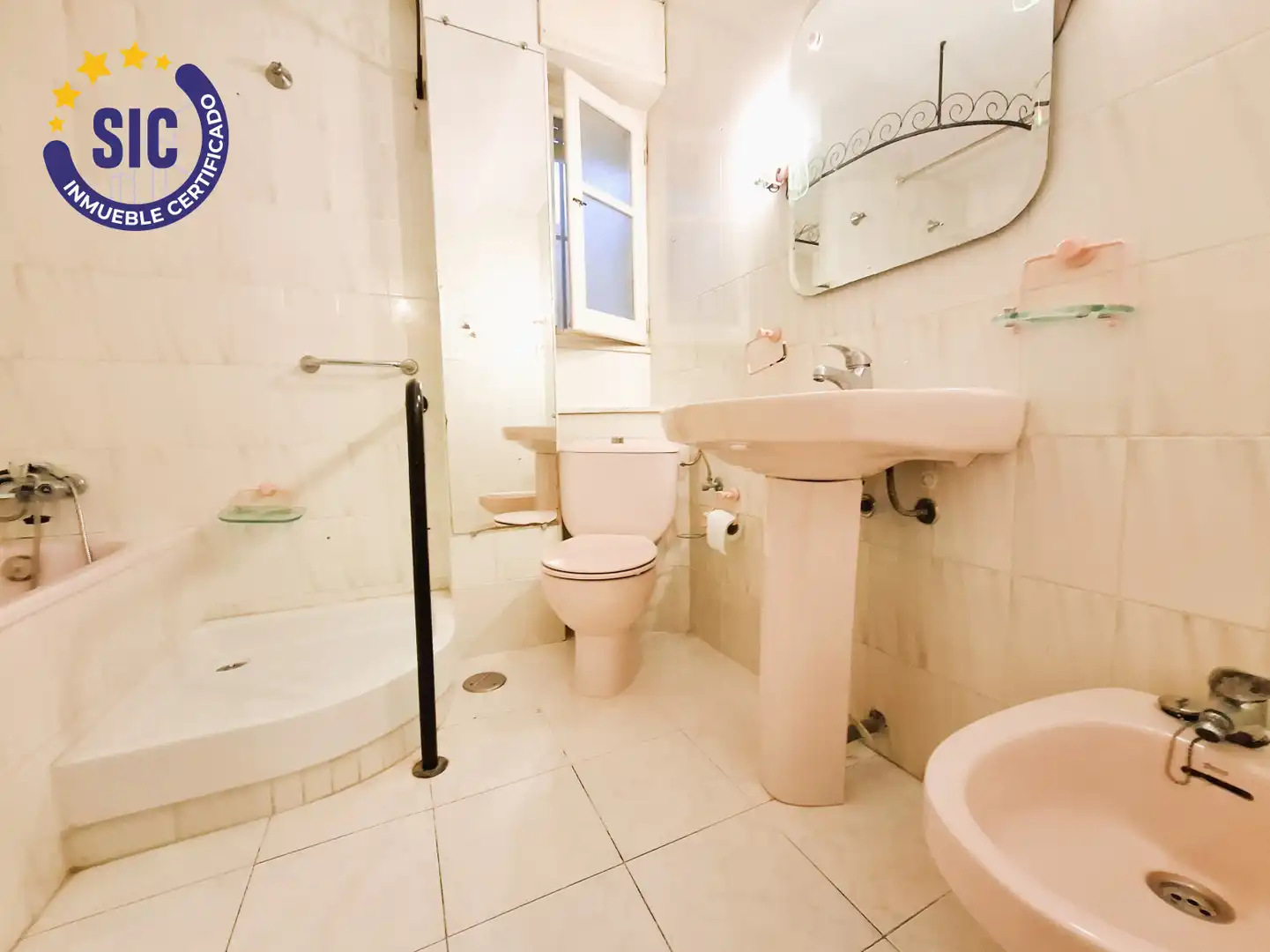 Bathroom of Flat for sale in Castellón de la Plana / Castelló de la Plana  with Air Conditioner and Balcony