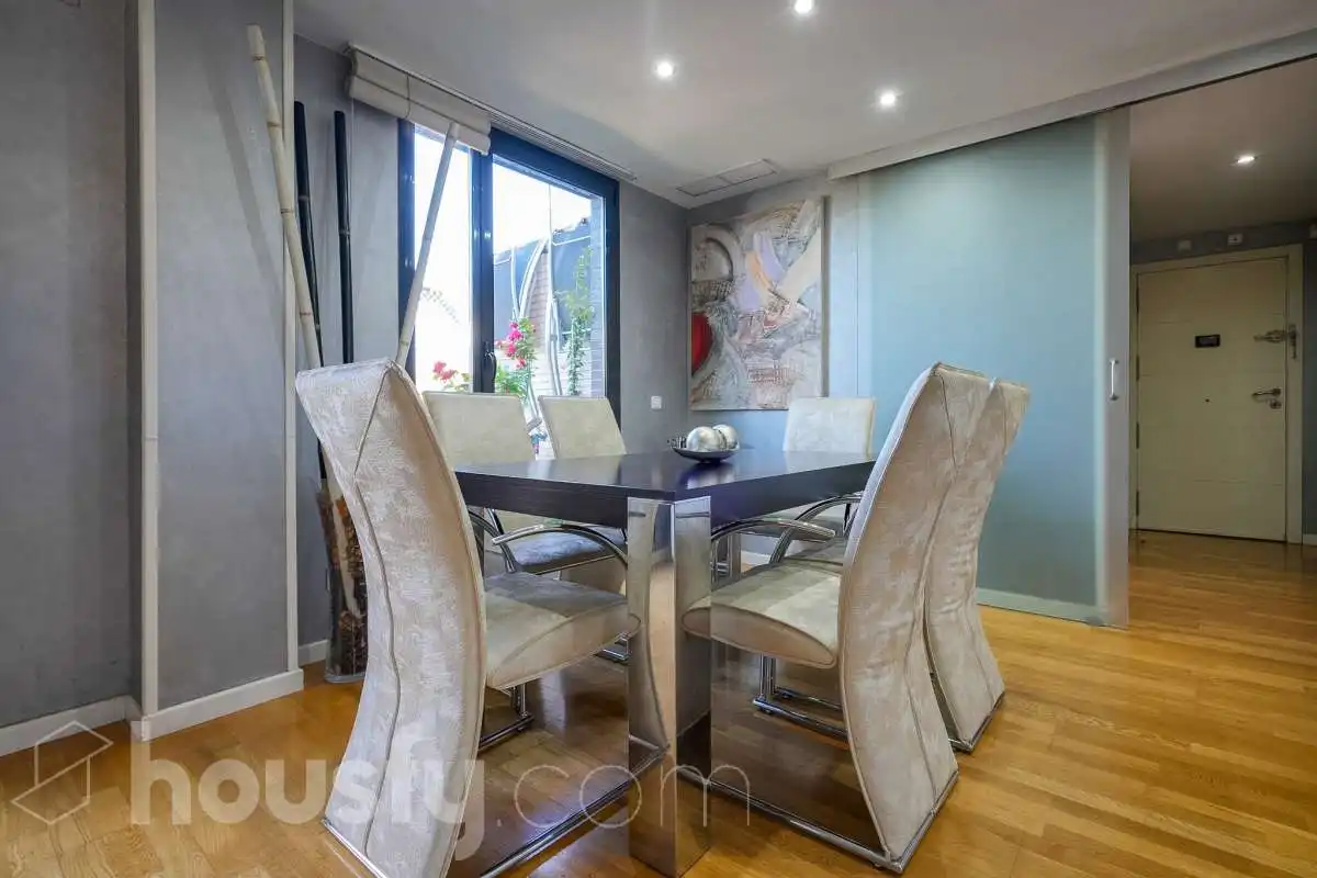 Comedor de Ático en venta en Madrid con Terraza, Trastero y Piscina comunitaria
