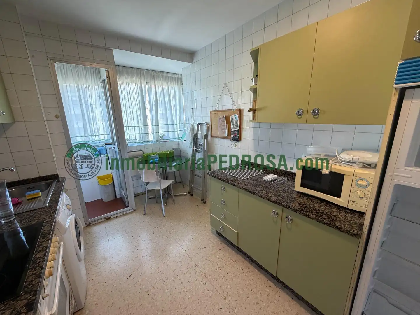 Cuina de Estudi de lloguer en Pontevedra Capital  amb Calefacció, Parquet i Moblat