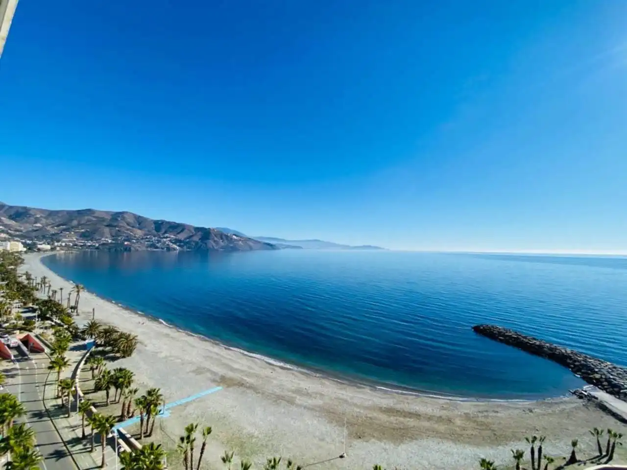 Vista exterior de Apartament en venda en Almuñécar amb Terrassa i Piscina comunitària