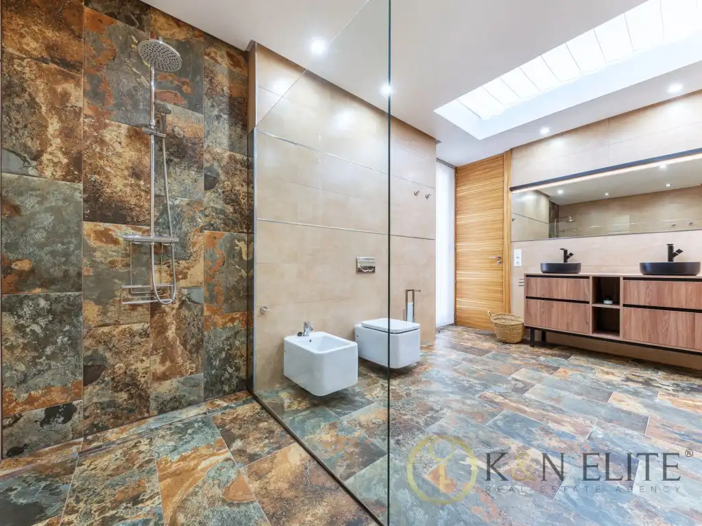 Bathroom of Houses for sale in Petrer  with Air Conditioner, Private garden and Swimming Pool