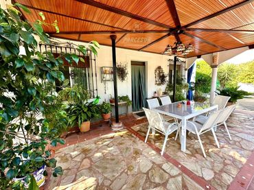 Casa amb piscina en venda a Almodóvar del Río