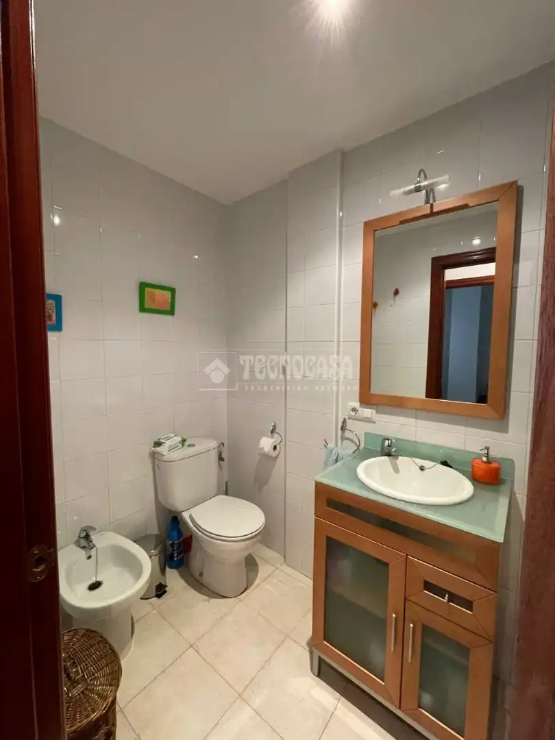Bathroom of Flat for sale in Arcos de la Frontera  with Air Conditioner and Furnished