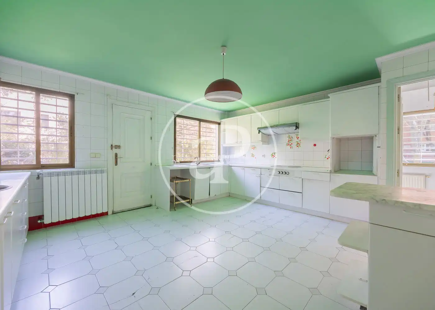Cocina de Casa adosada en venta en Madrid con Aire acondicionado, Calefacción y Jardín privado