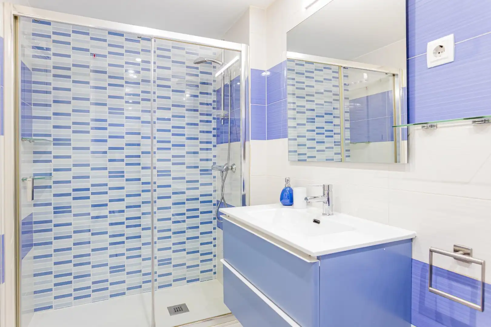 Baño de Piso en venta en Madrid con Aire acondicionado, Calefacción y Jardín privado