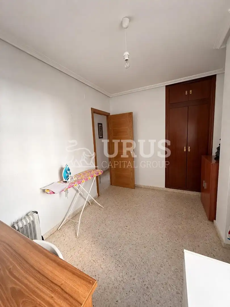 Piso en venta en CENTRO DE SALUD, Poniente-Norte - Miralbaida - Parque Azahara