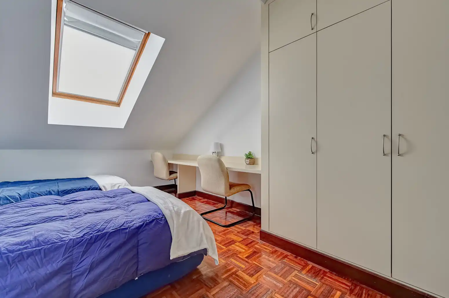 Habitación de Ático en venta en  Pamplona / Iruña con Calefacción, Parquet y Balcón
