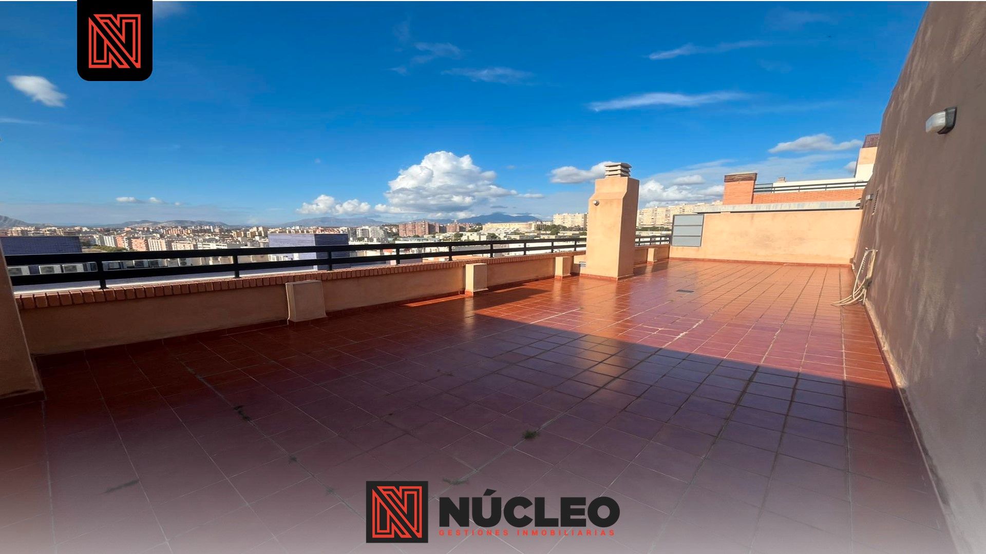 Terraza de Ático en venta en Alicante / Alacant con Aire acondicionado, Calefacción y Jardín privado