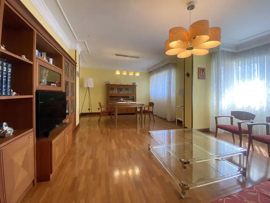 Sala de estar de Piso en venta en Vitoria - Gasteiz con Calefacción, Parquet y Terraza