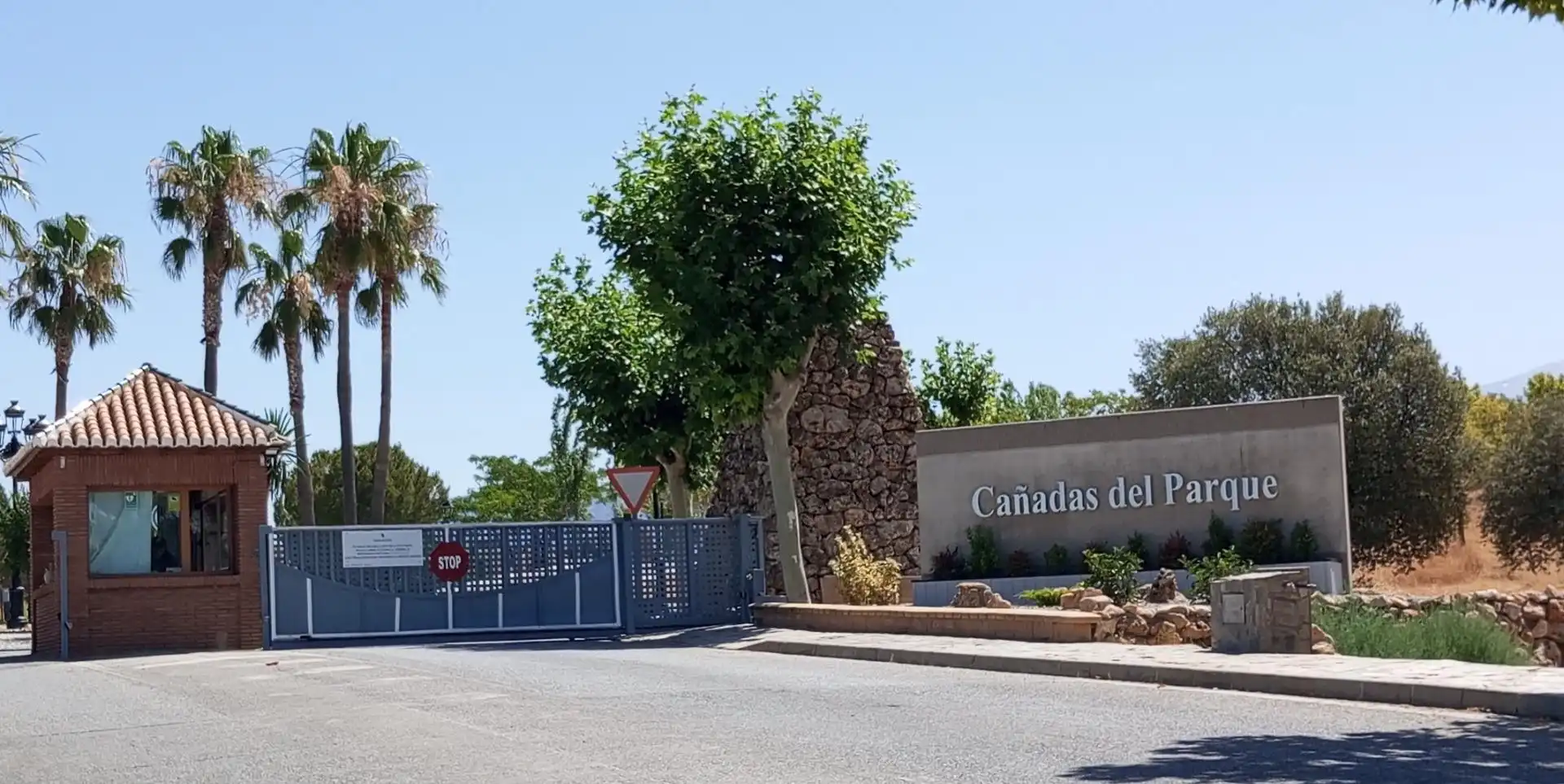 Vista exterior de Casa o chalet en venta en Dílar con Calefacción, Jardín privado y Terraza