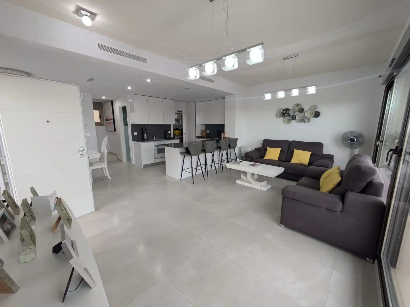 Sala d'estar de Casa o xalet en venda en Orihuela amb Jardí privat, Terrassa i Piscina