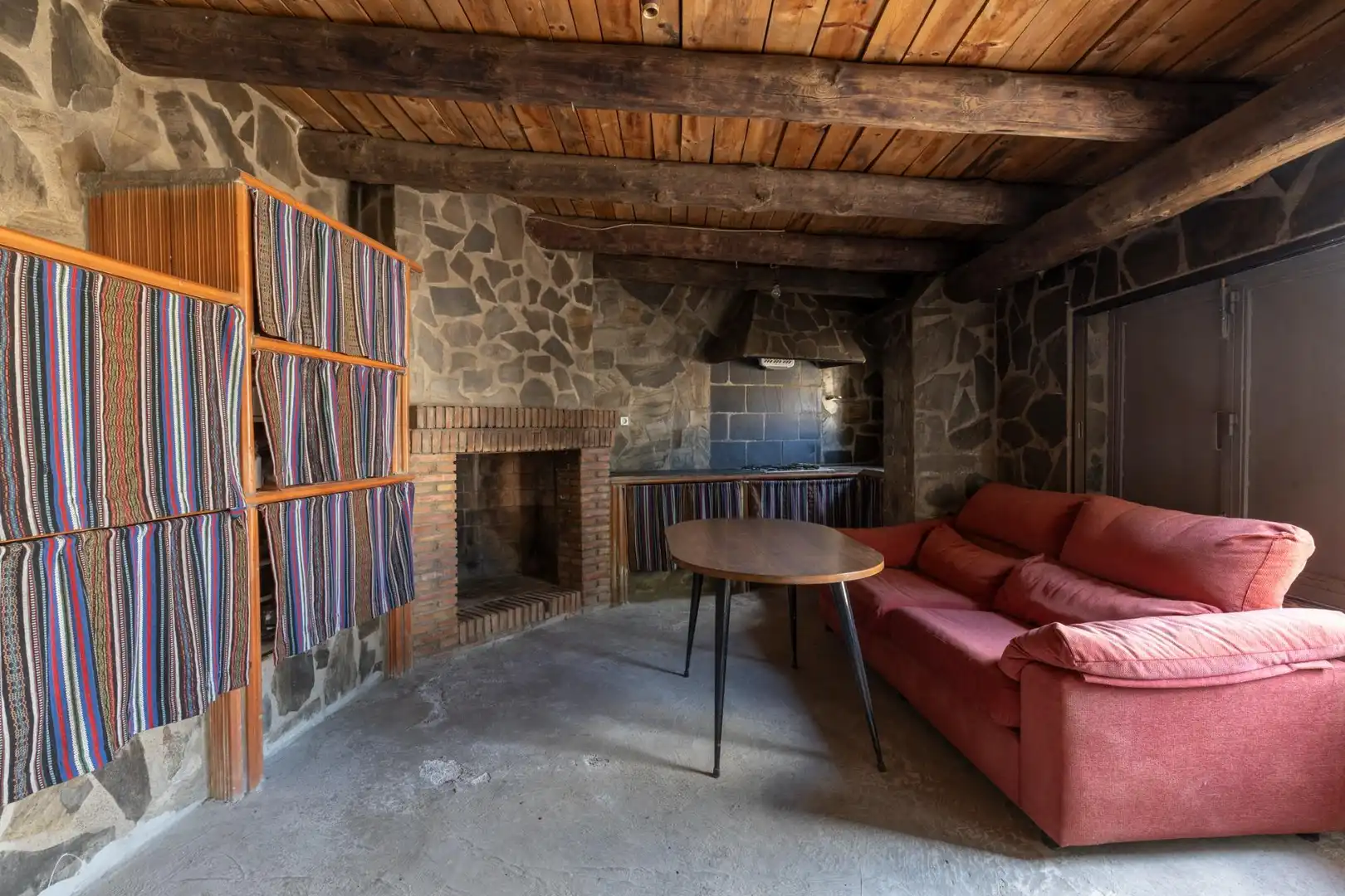 Country homes for sale in Polideportivo