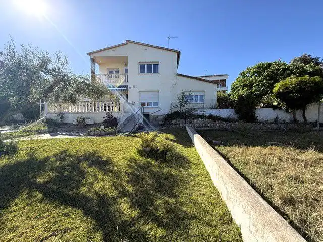 Vista exterior de Casa o chalet en venta en Vilanova i la Geltrú con Calefacción y Terraza