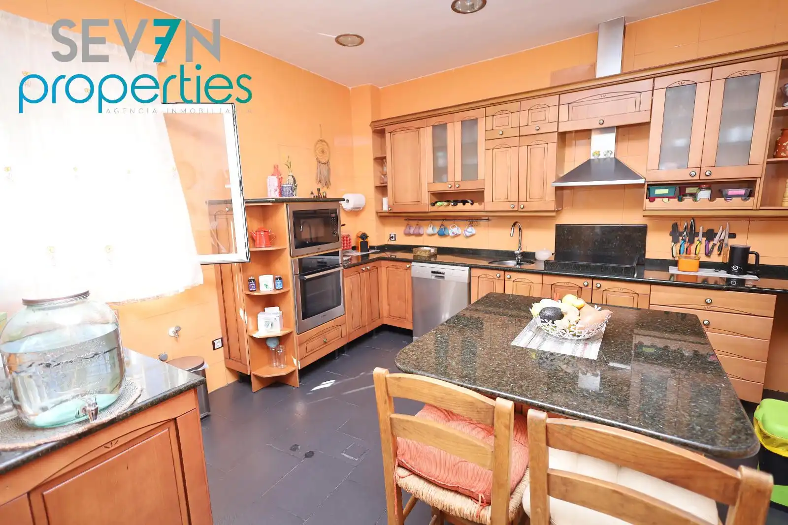 Cocina de Casa adosada en venta en Novés con Calefacción, Jardín privado y Horno