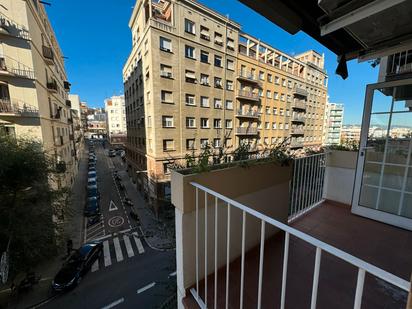 Exterior view of Flat for sale in  Barcelona Capital  with Balcony