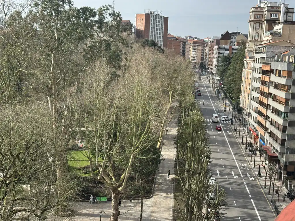 Außenansicht von Maisonette zum Verkauf in Oviedo  mit Heizung und Parkett