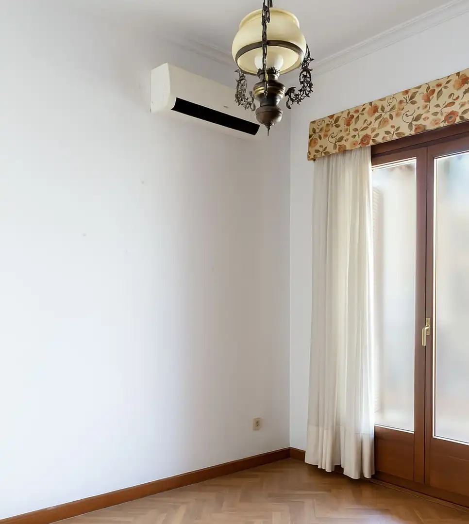 Bedroom of Flat for sale in Sevilla  with Air Conditioner, Heating and Terrace