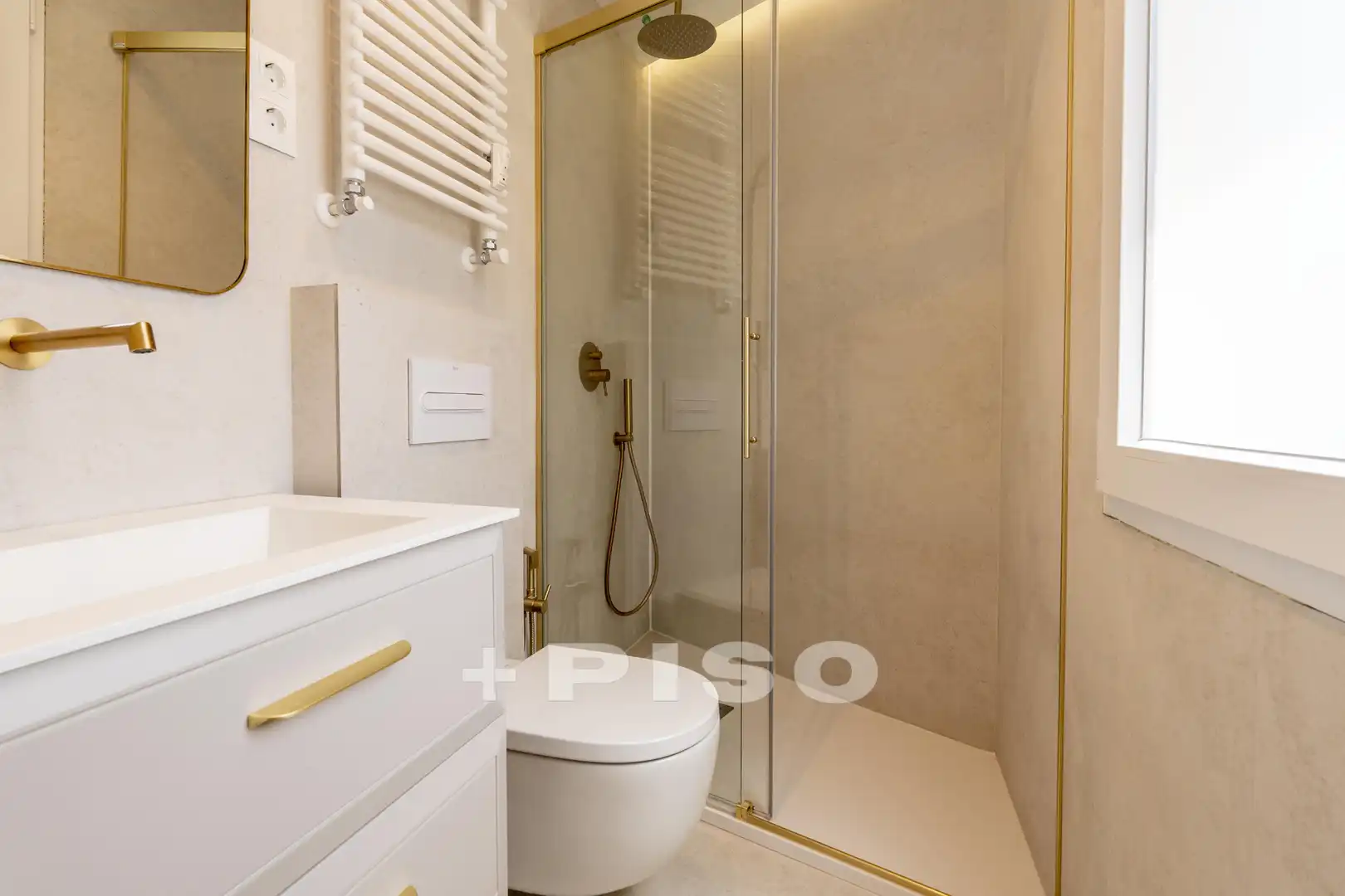 Badezimmer von Dachboden zum Verkauf in Madrid mit Klimaanlage, Terrasse und Möbliert