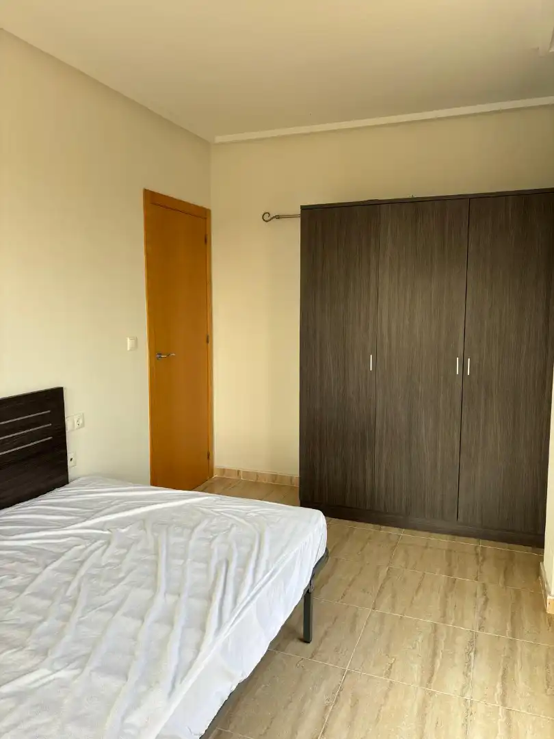 Dormitori de Apartament de lloguer en Benidorm amb Aire condicionat, Calefacció i Terrassa