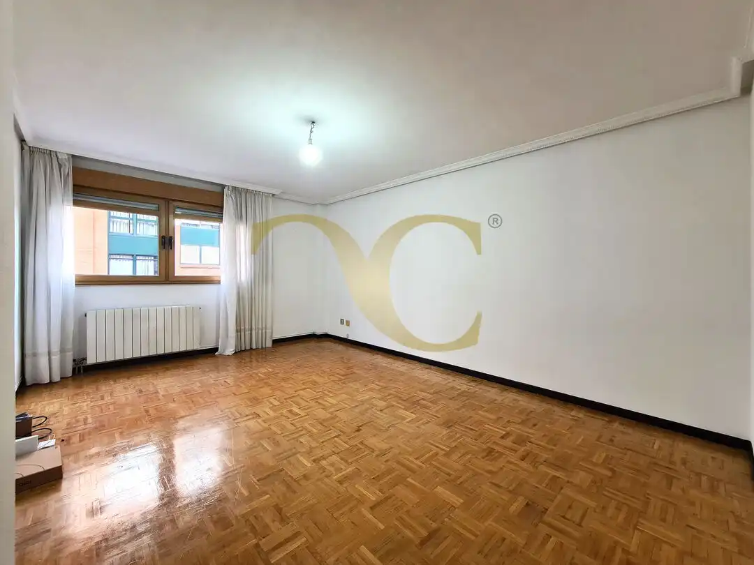 Piso en venta en Oviedo  con Calefacción y Trastero
