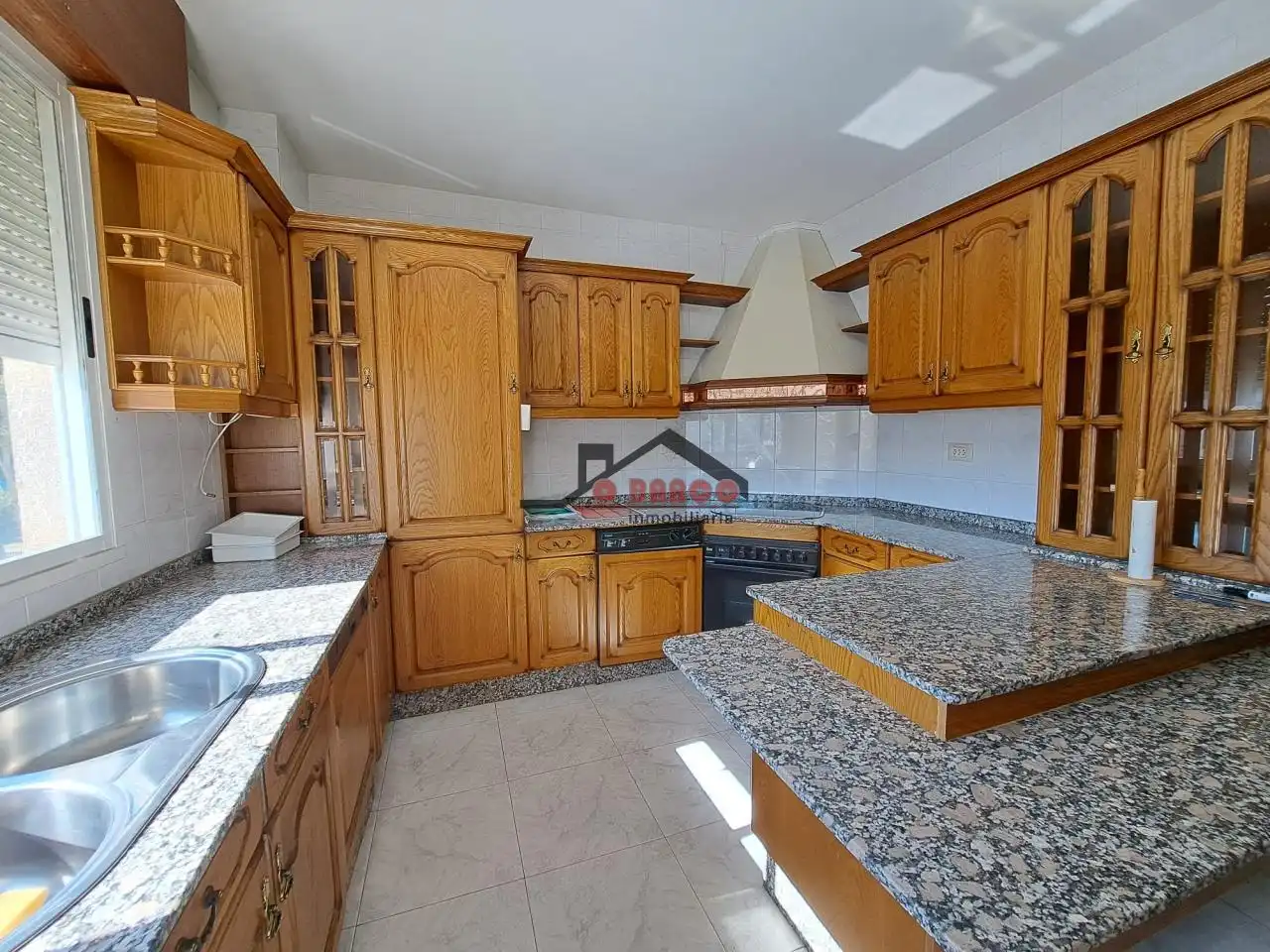 Cocina de Piso en venta en O Barco de Valdeorras   con Calefacción, Trastero y Balcón
