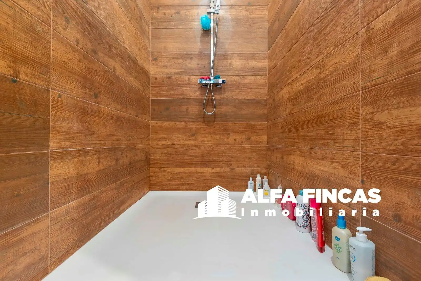 Baño de Casa o chalet en venta en Vara de Rey con Calefacción, Terraza y Piscina