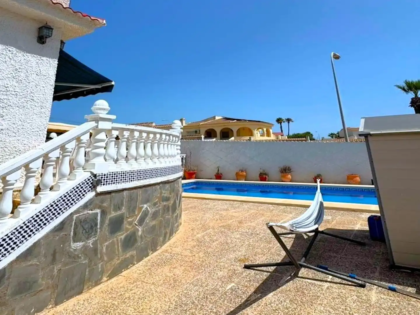 Vista exterior de Casa adosada en venta en Torrevieja con Aire acondicionado, Calefacción y Jardín privado