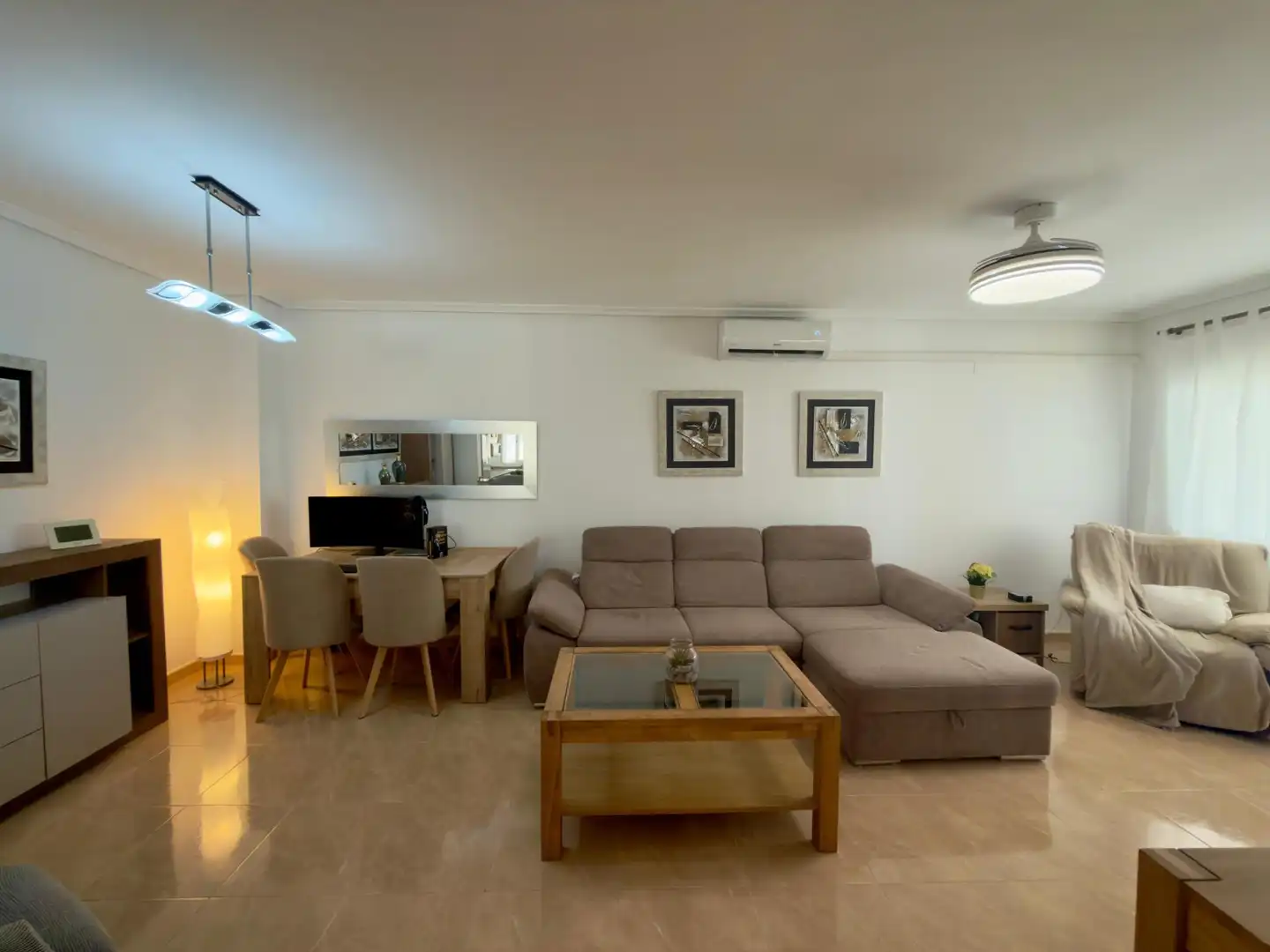 Sala de estar de Casa adosada en venta en Rojales con Aire acondicionado, Terraza y Amueblado