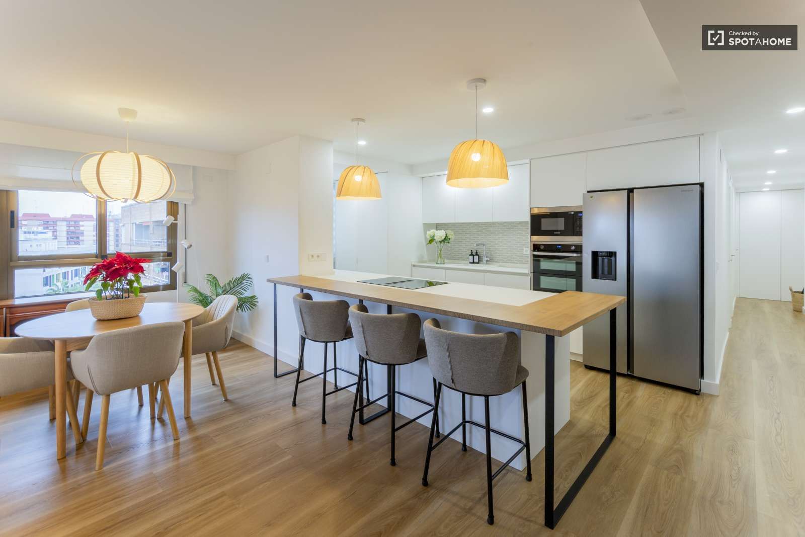 Cuina de Apartament per a compartir en  Valencia Capital amb Aire condicionat, Terrassa i Moblat
