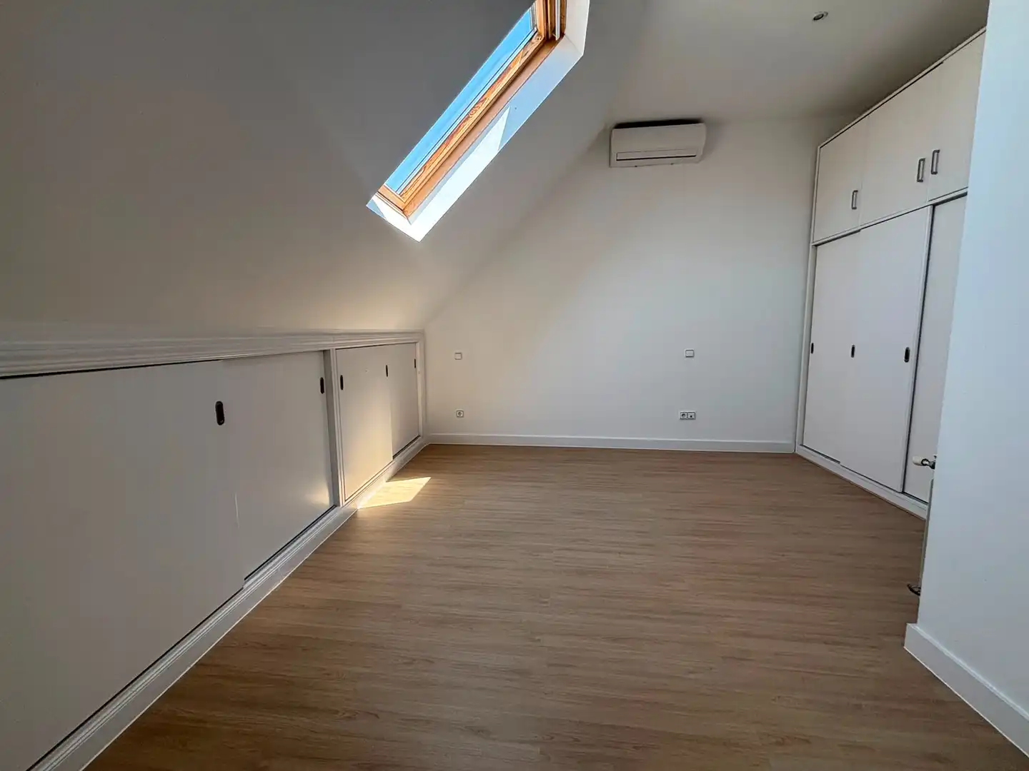 Habitación de Ático de alquiler en Madrid con Aire acondicionado, Calefacción y Terraza