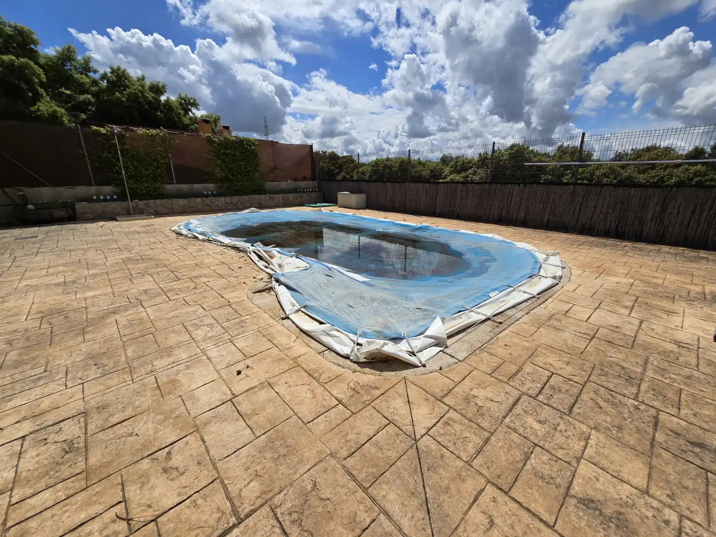 Piscina de Casa o xalet en venda en Chiloeches amb Calefacció, Jardí privat i Piscina