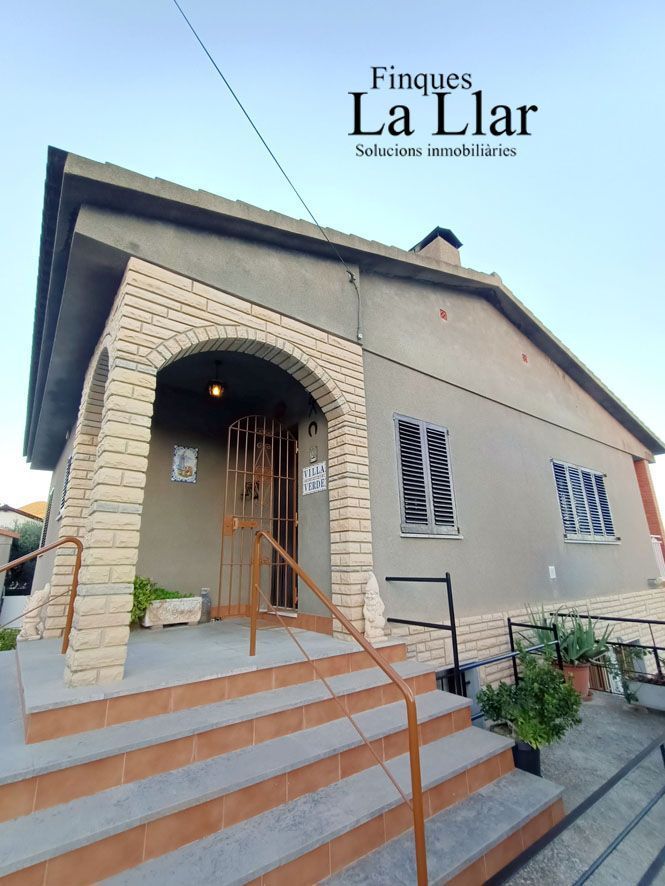 Vista exterior de Casa o xalet en venda en Esparreguera amb Calefacció, Jardí privat i Traster