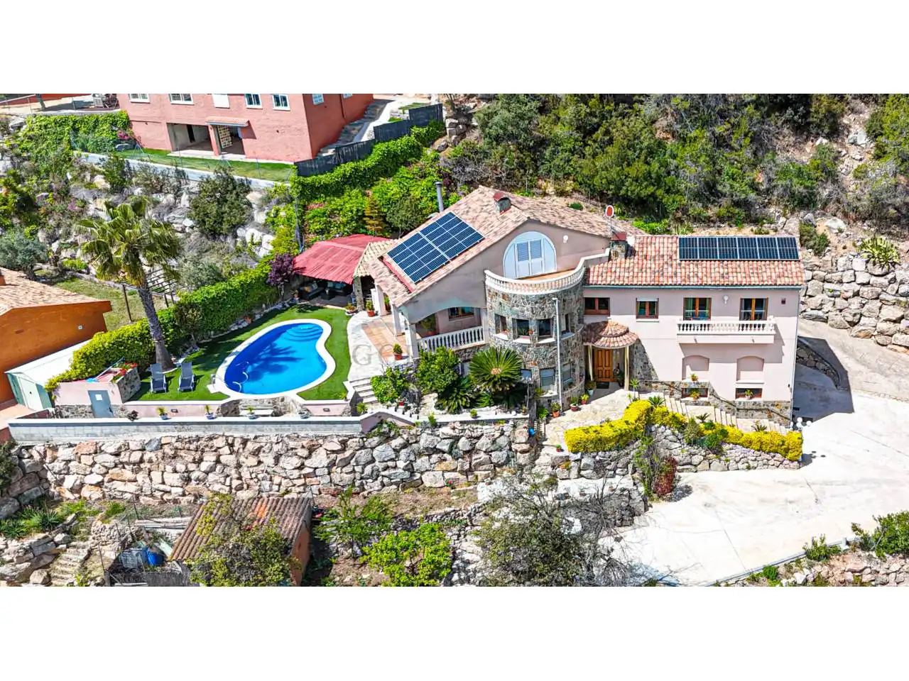 Vista exterior de Casa o xalet en venda en Corbera de Llobregat amb Aire condicionat, Calefacció i Jardí privat