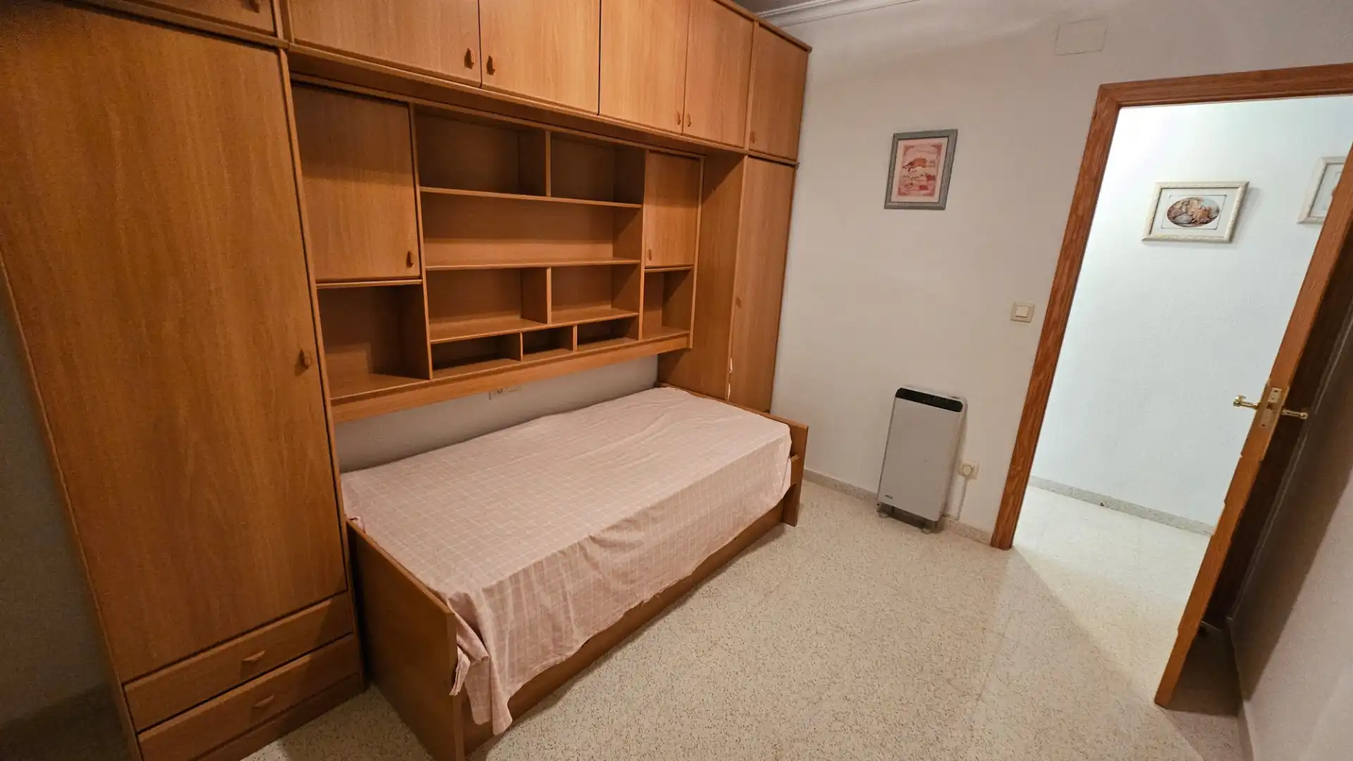 Dormitori de Casa adosada de lloguer en El Campello amb Terrassa, Traster i Moblat