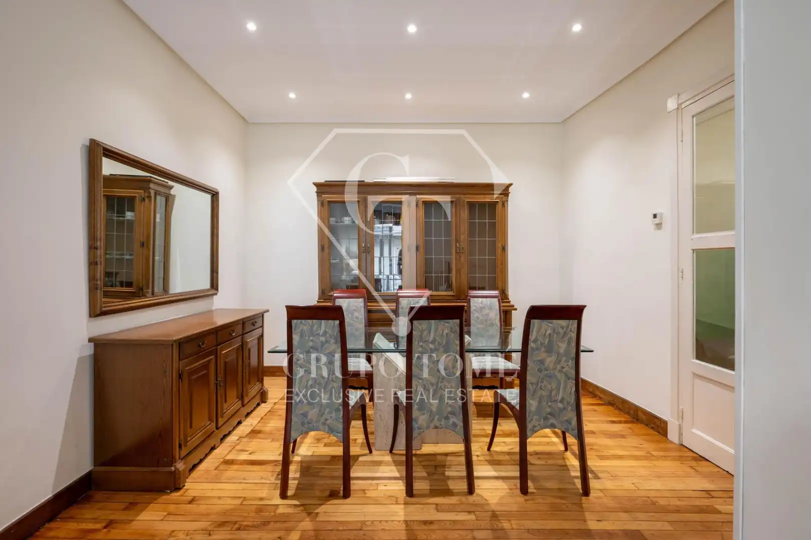 Comedor de Piso en venta en Donostia - San Sebastián  con Calefacción, Amueblado y Balcón