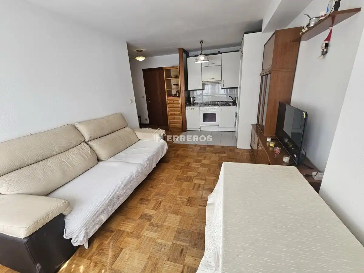 Dormitori de Apartament en venda en San Adrián 