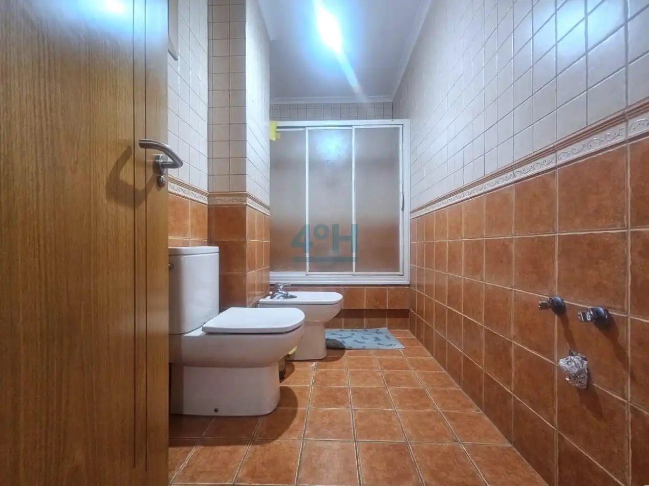 Badezimmer von Erdgeschoss zum Verkauf in Barbadás mit Heizung