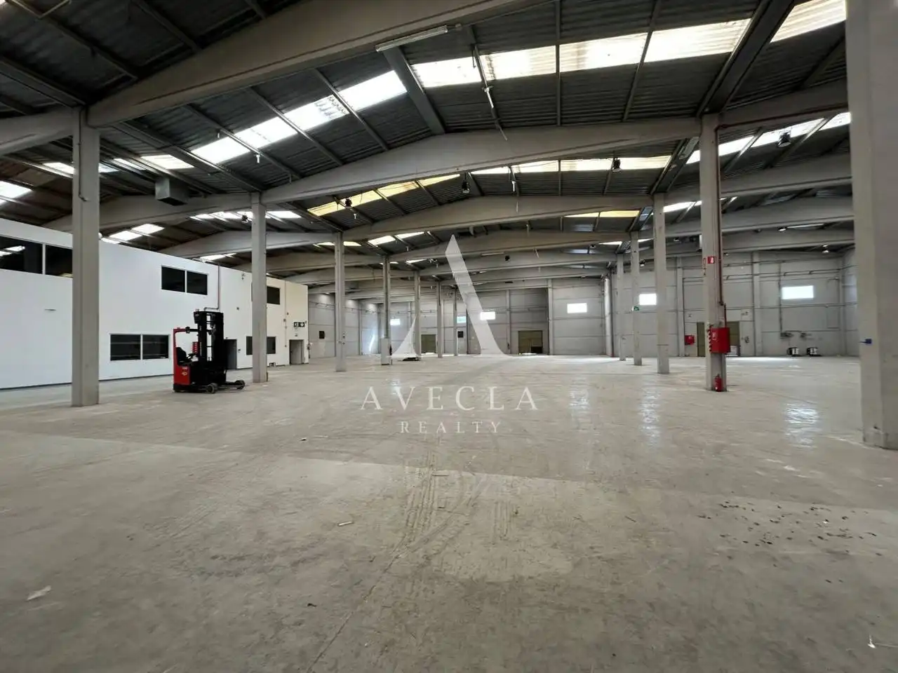 Vista exterior de Nave industrial de alquiler en Abrera