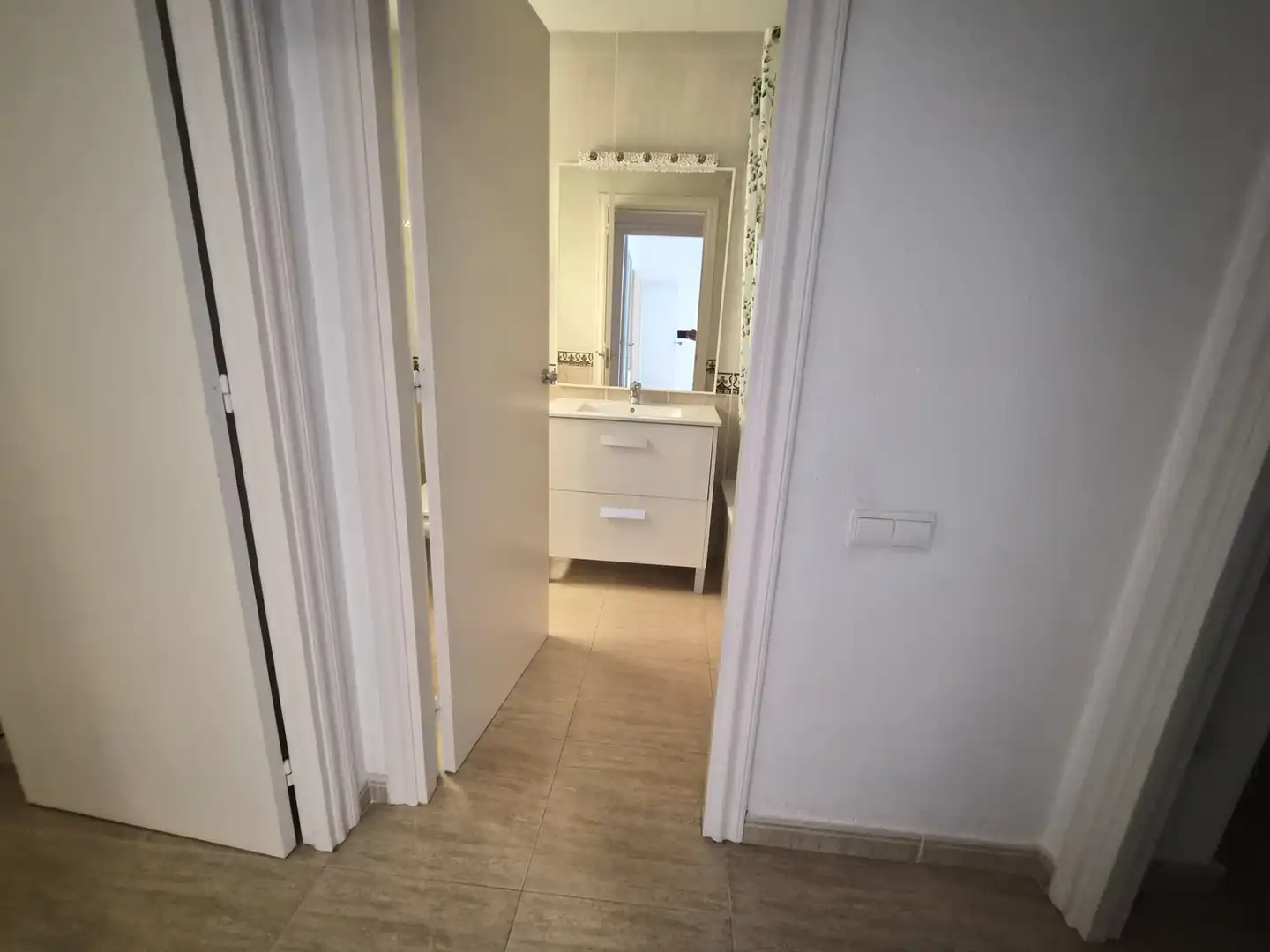 Baño de Piso en venta en Roda de Berà con Terraza, Horno y Balcón